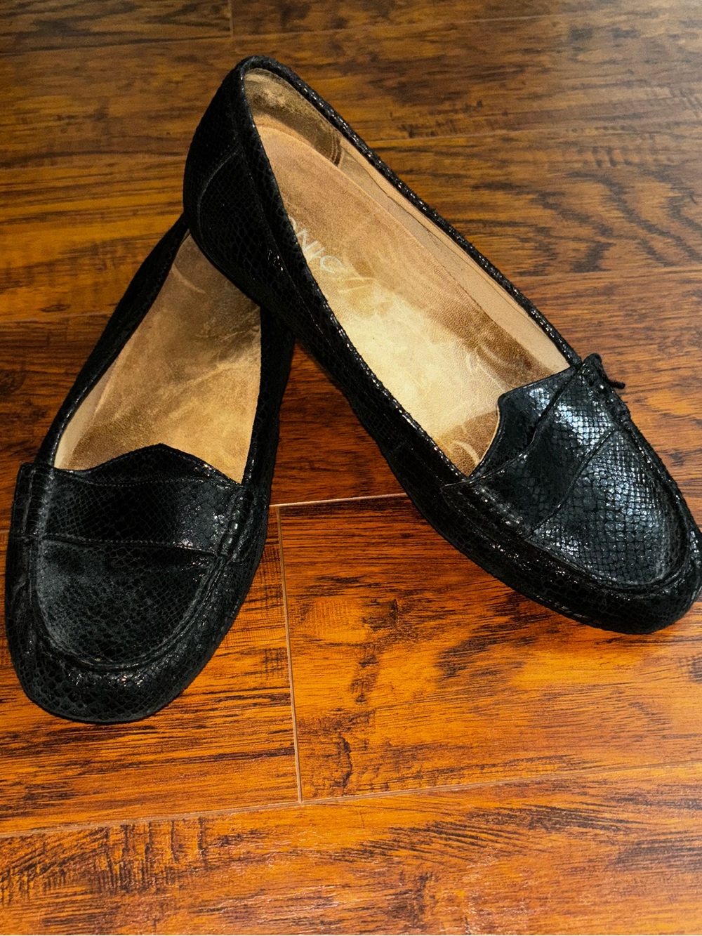 Vionic Larrun Slip-On Loafers Black Snake-Print Leather Flats Comfort Insoles